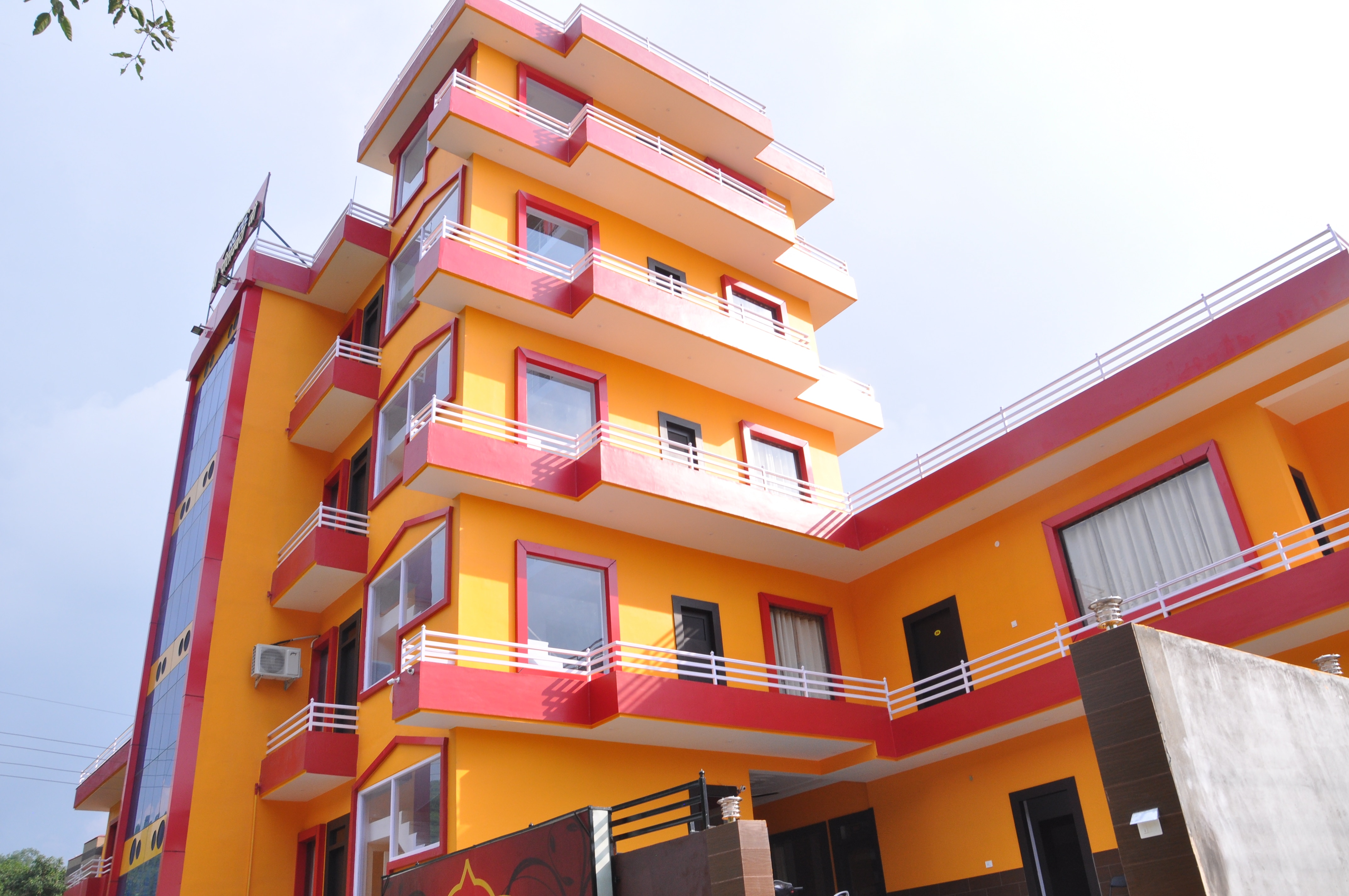 Hotel Shri Pitambara Ji - Tap to explore photos