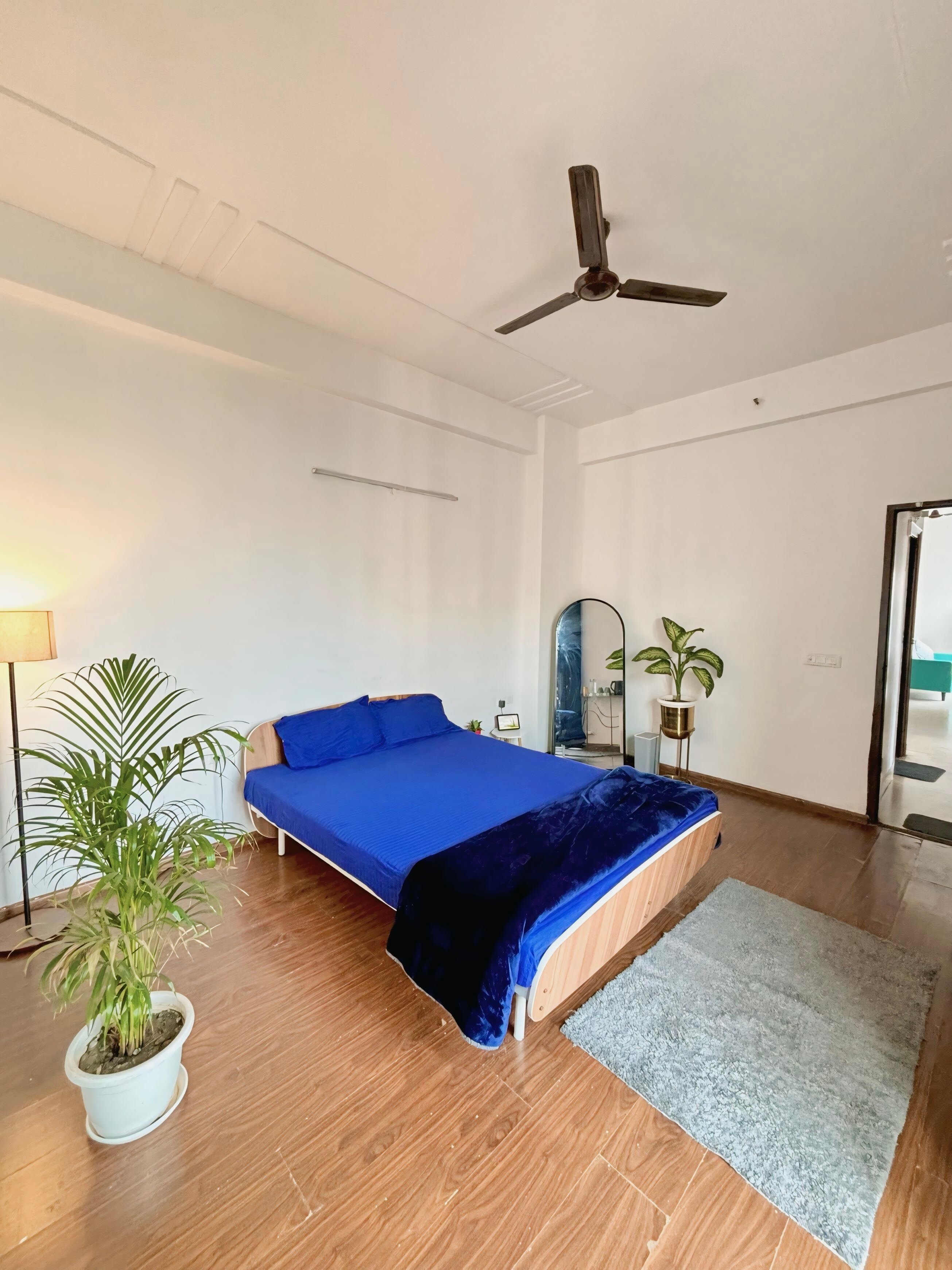 Central Noida Retreat - Tap to explore photos