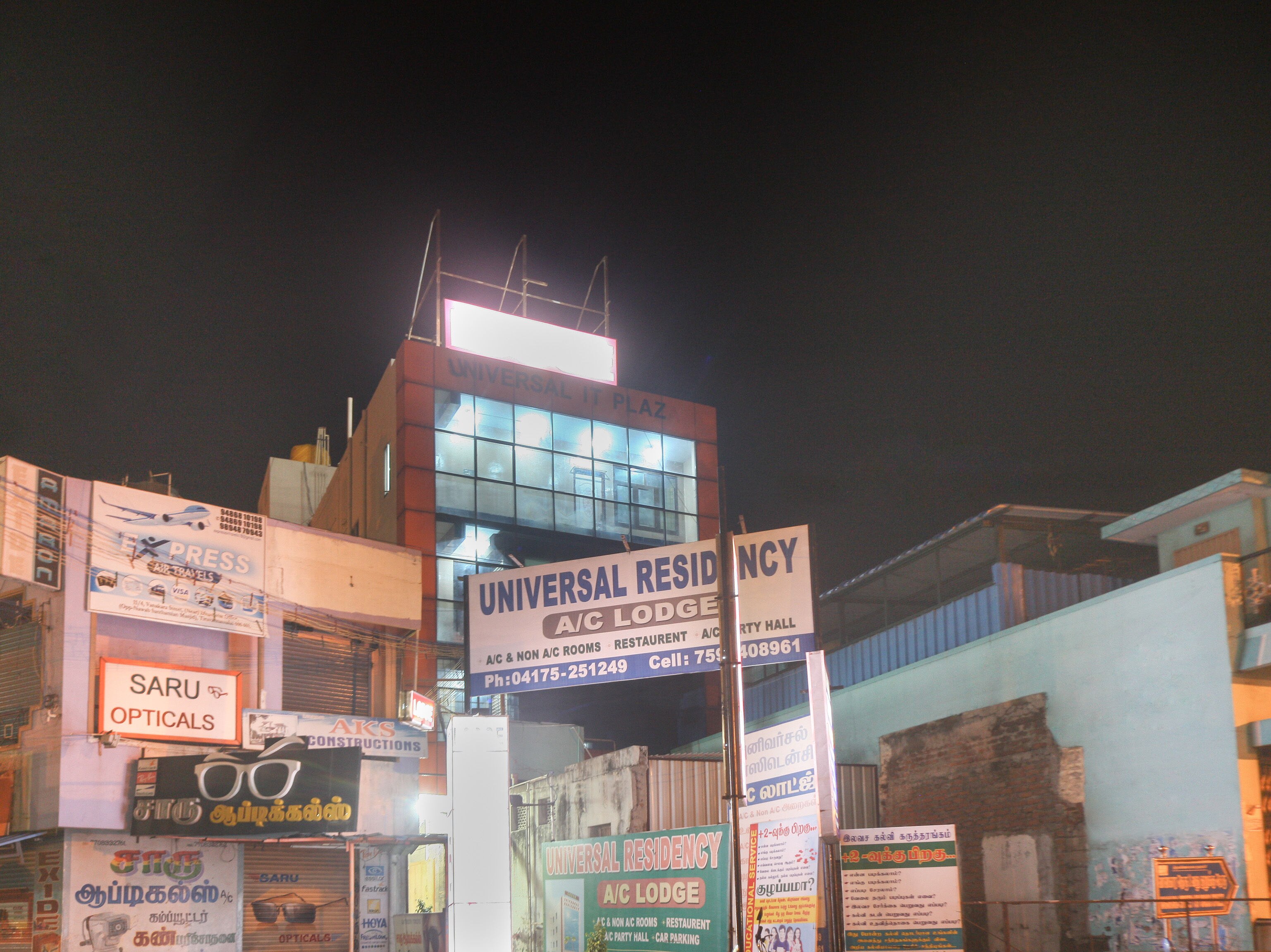 UNIVERSAL RESIDENCY - Tap to explore photos