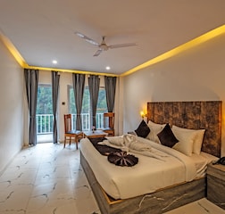 Premium Room With Balcony ( Dham View )