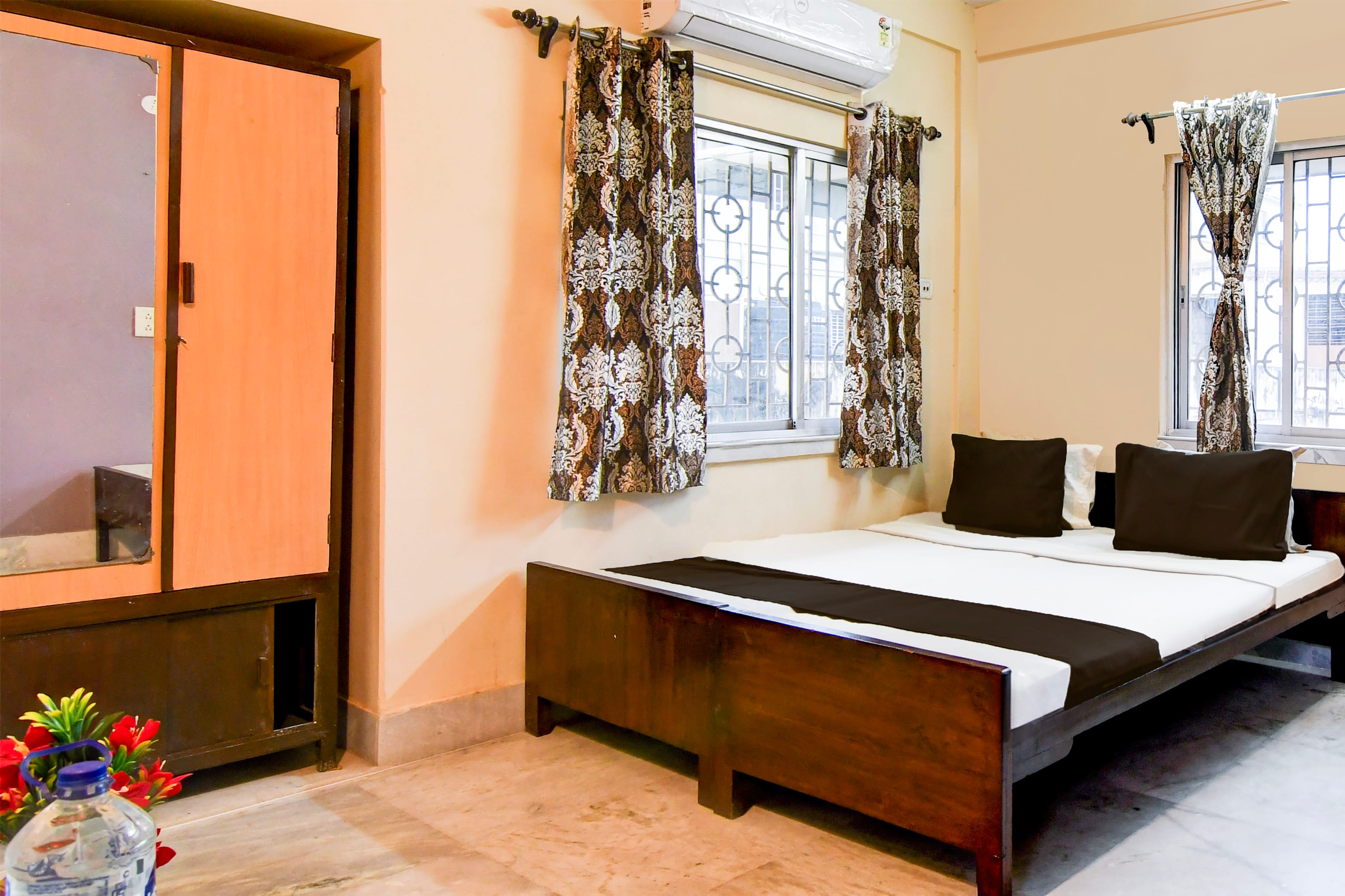 Hotel O Florence Guest House And Home Stay - Tap to explore photos