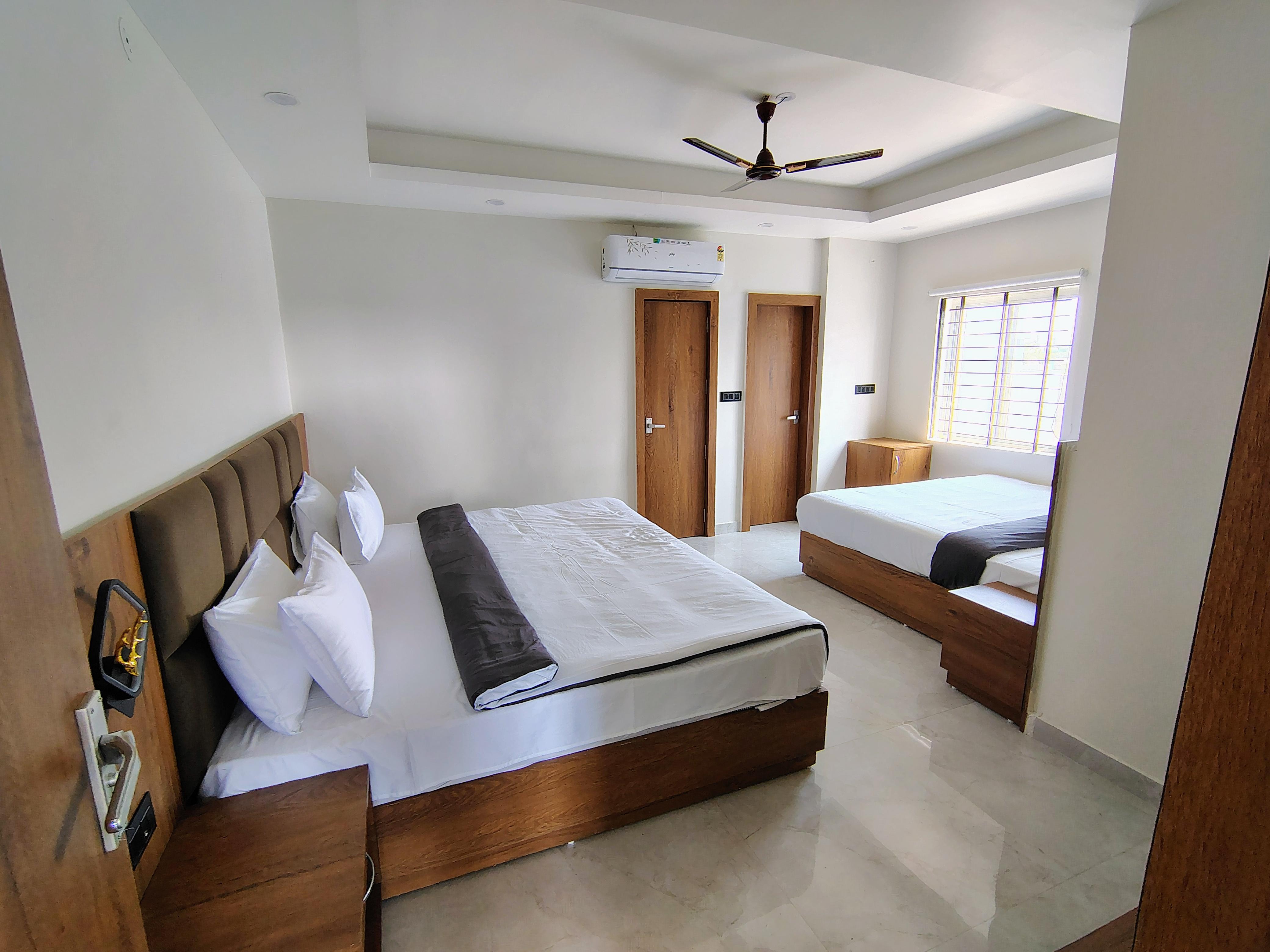 Guru Kripa Hotel - Tap to explore photos