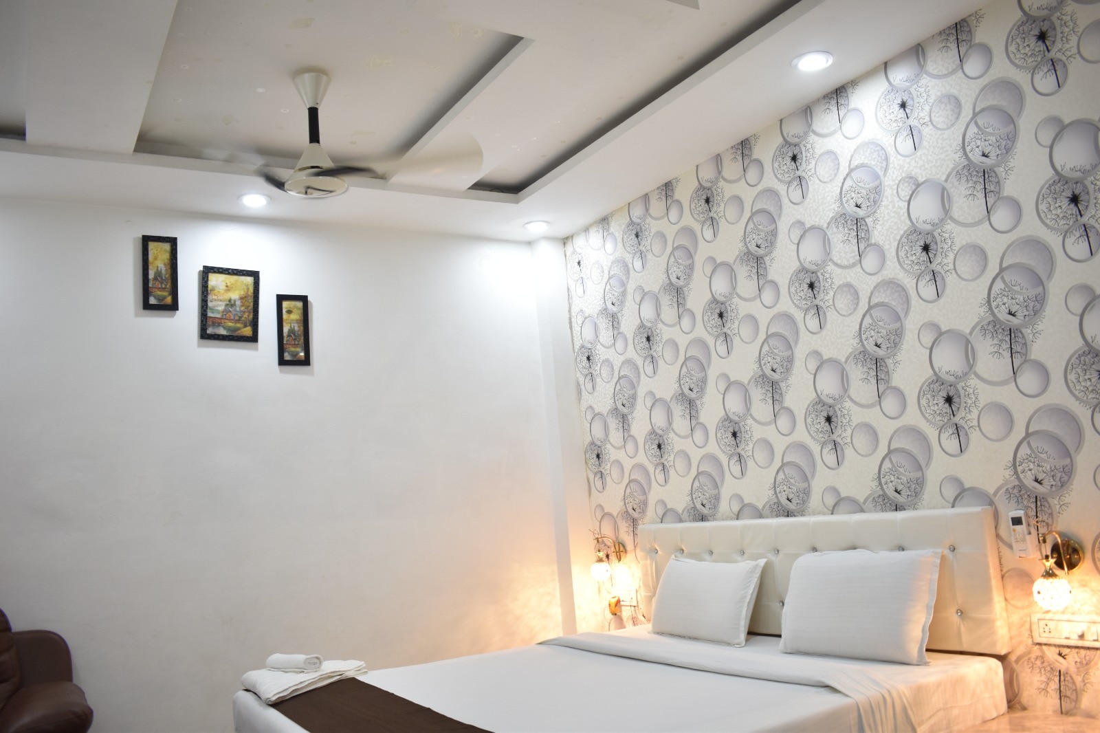 Hotel Krishna Inn - Tap to explore photos
