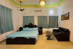 Sperated King Room with all amenities By Atiti Homes, Patna
