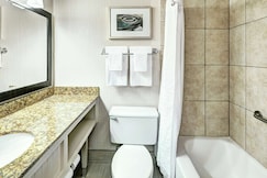 DoubleTree by Hilton Milwaukee Downtown, Ozaukee