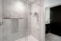 Embassy Suites by Hilton Alpharetta Halcyon, Gilmer