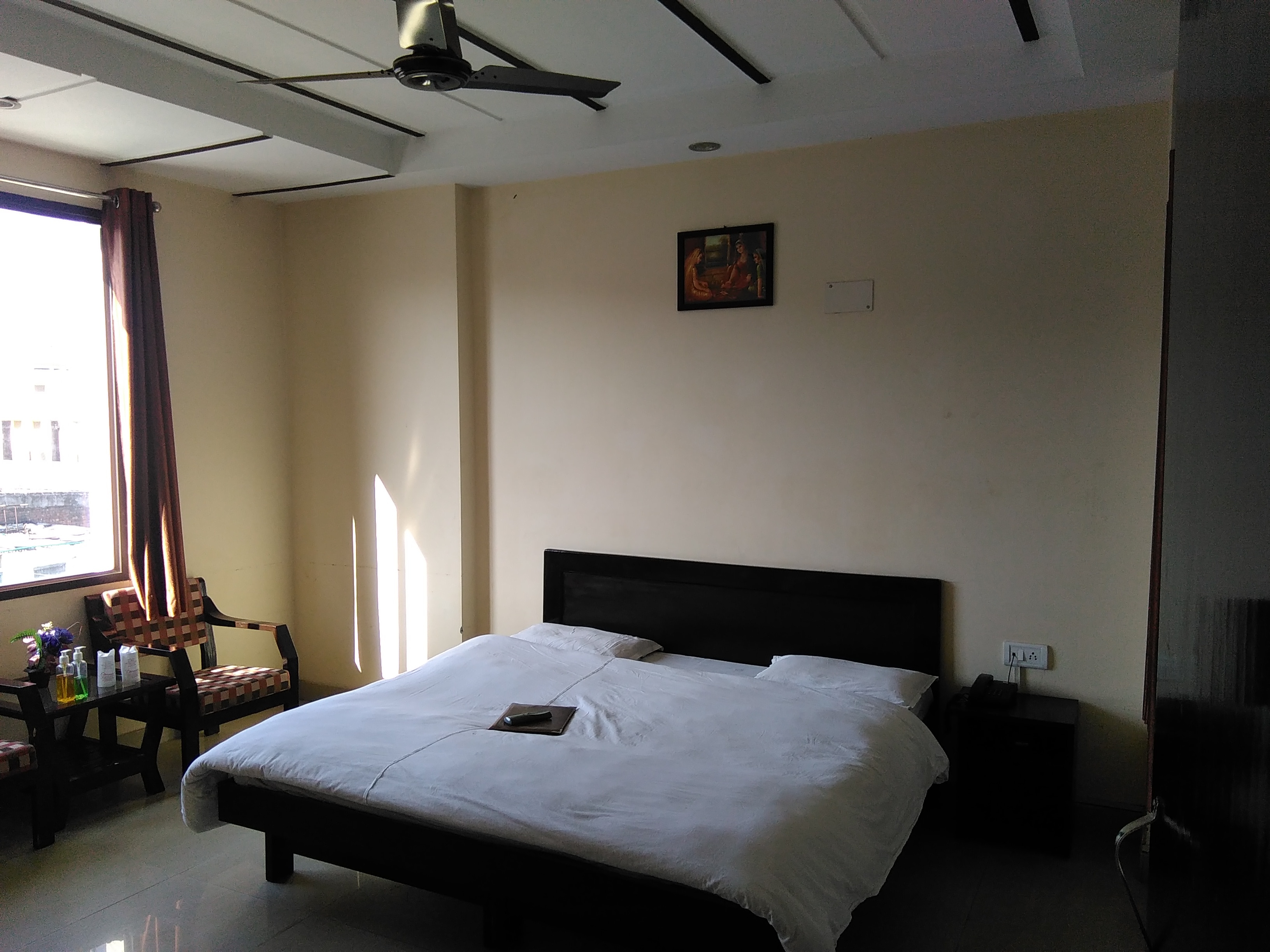 Hotel Aananda - Tap to explore photos