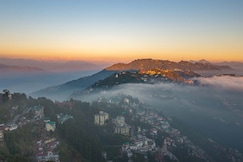 StayVista at Albert Estate & Cottage w/ BBQ & Bonfire, Mussoorie