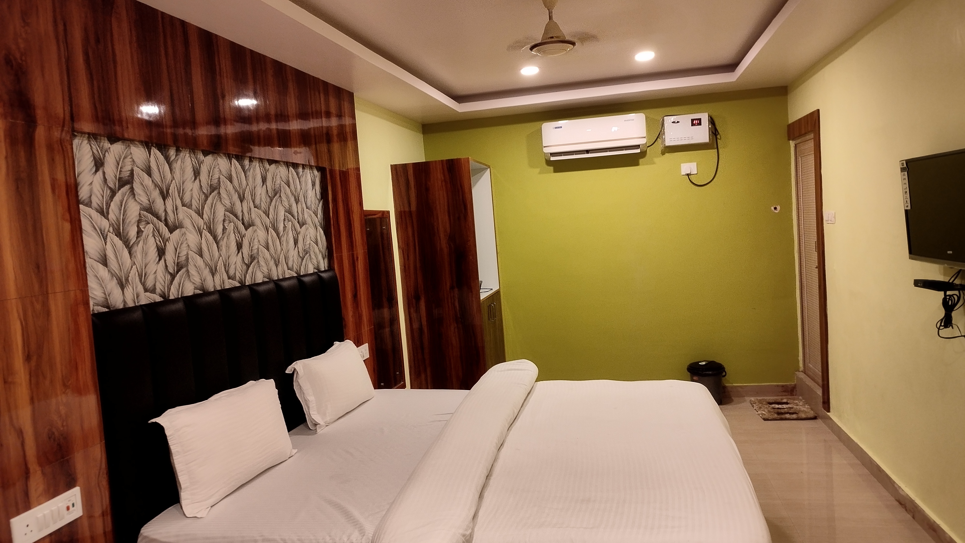 Hotel Utkal Inn - Tap to explore photos
