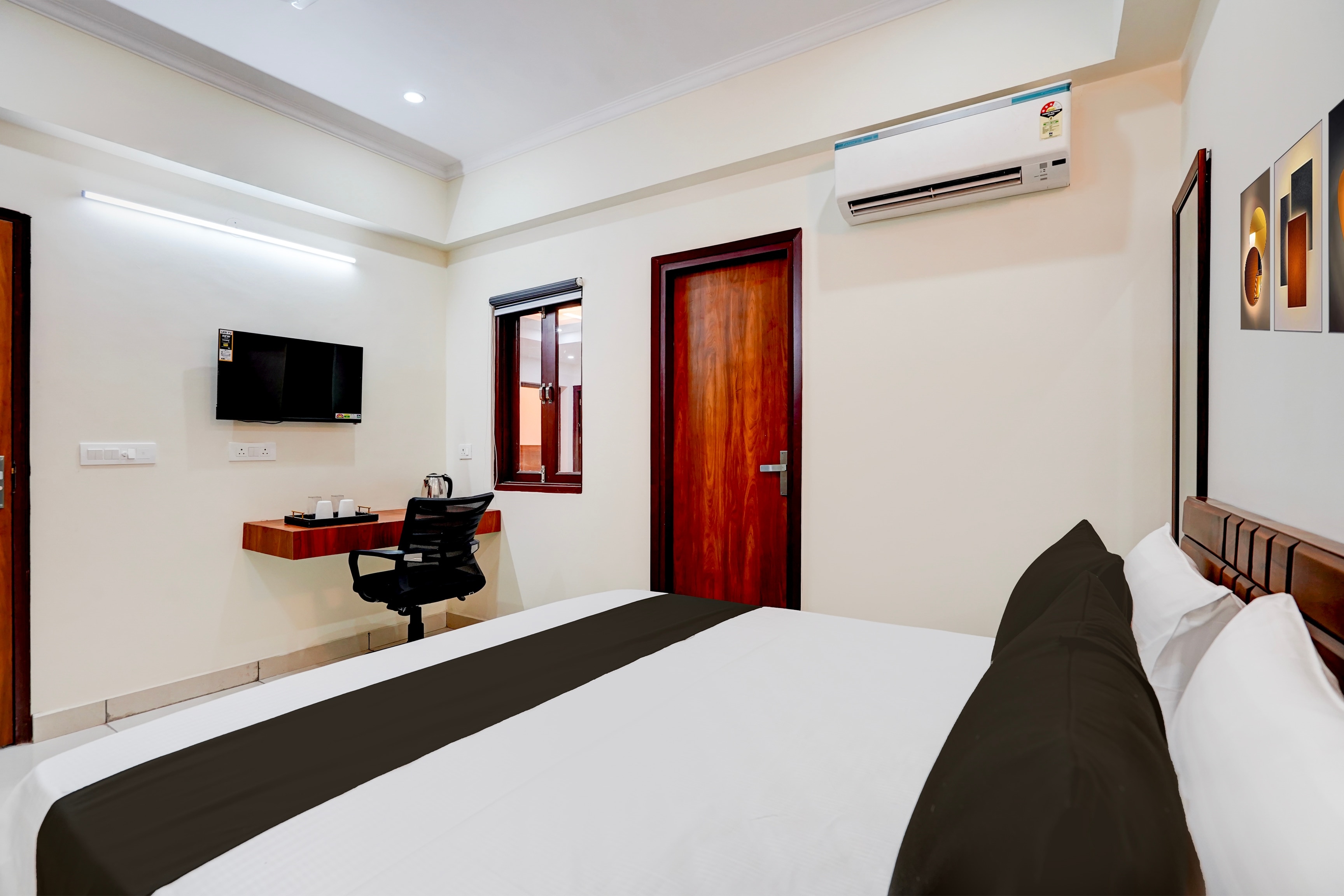 Hotel O RIDHI HOTEL LUXURIOUS - Tap to explore photos