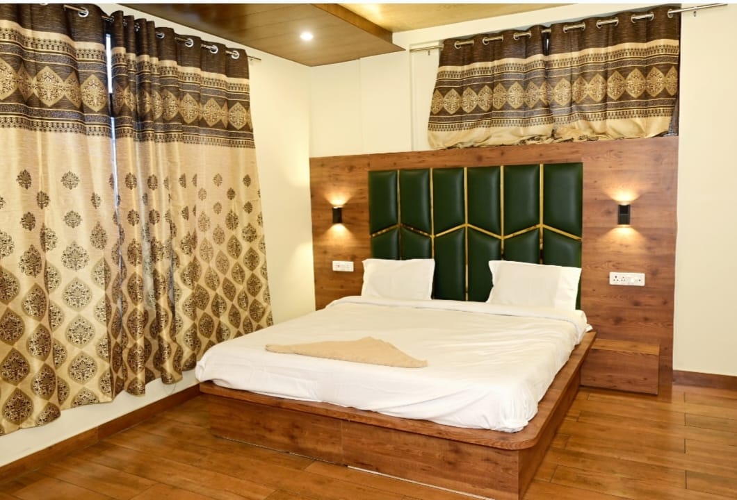 Hotel Saima Luxury - Tap to explore photos