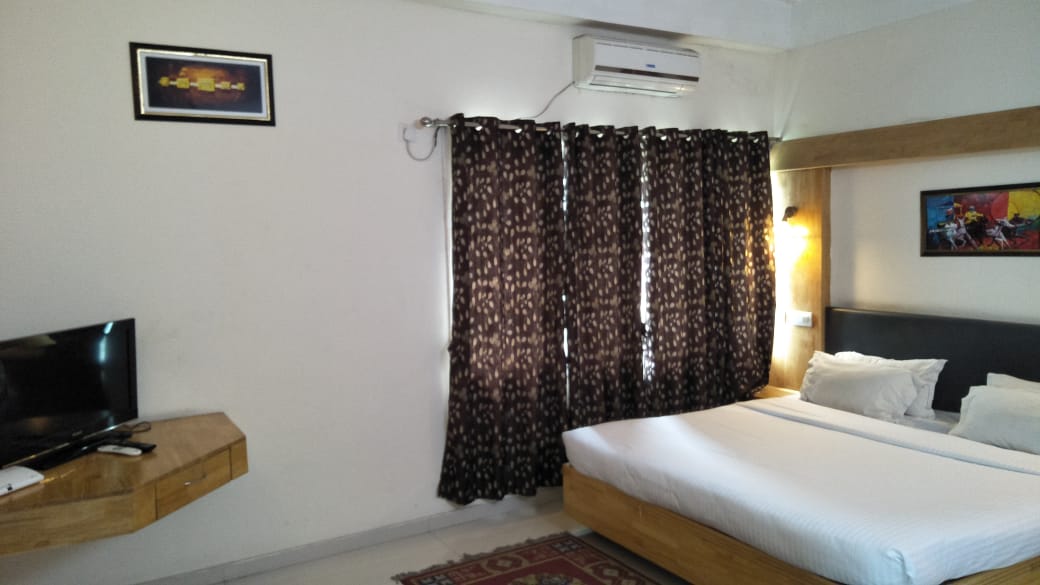 Hotel Ibiss Jaigaon - Tap to explore photos