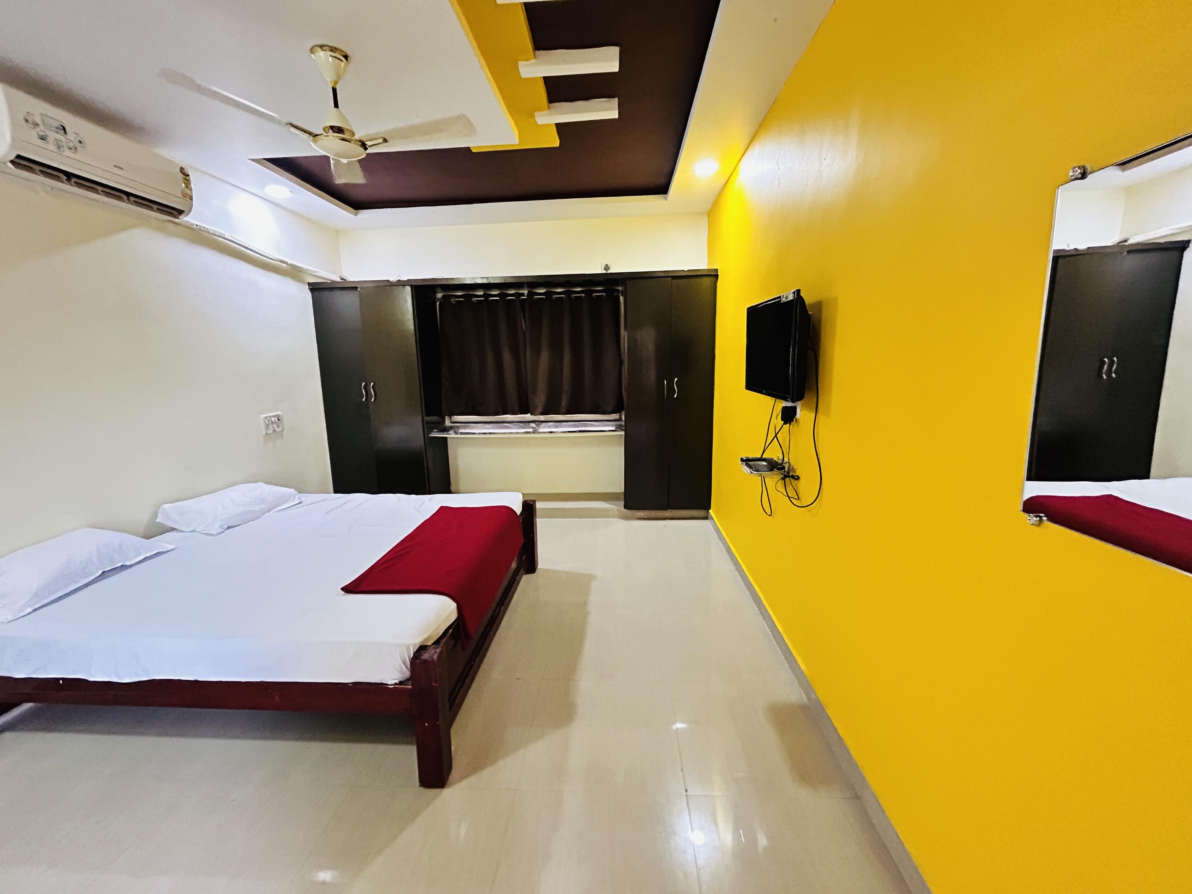 Vinayaka Guest House - Tap to explore photos