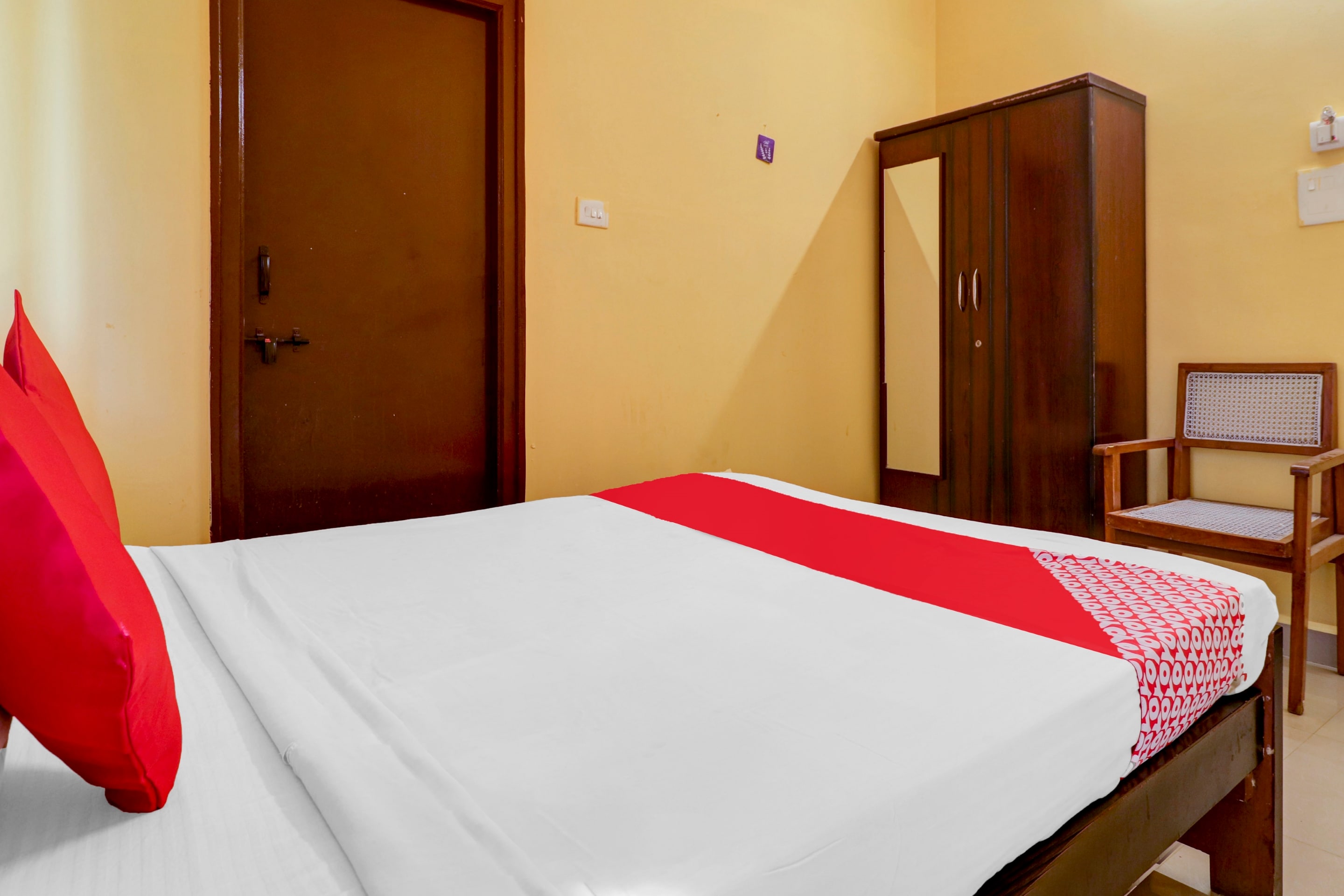 Super OYO Hotel O Vsm Grand - Tap to explore photos