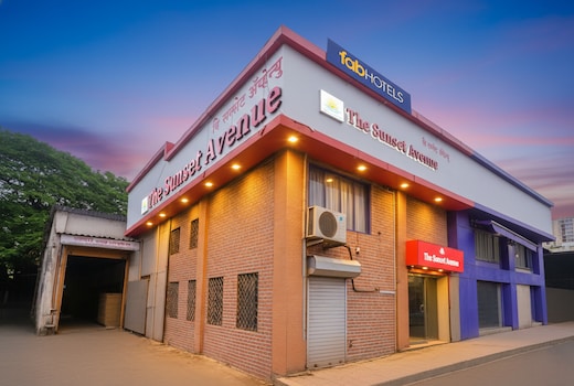 Via The Sunset Avenue