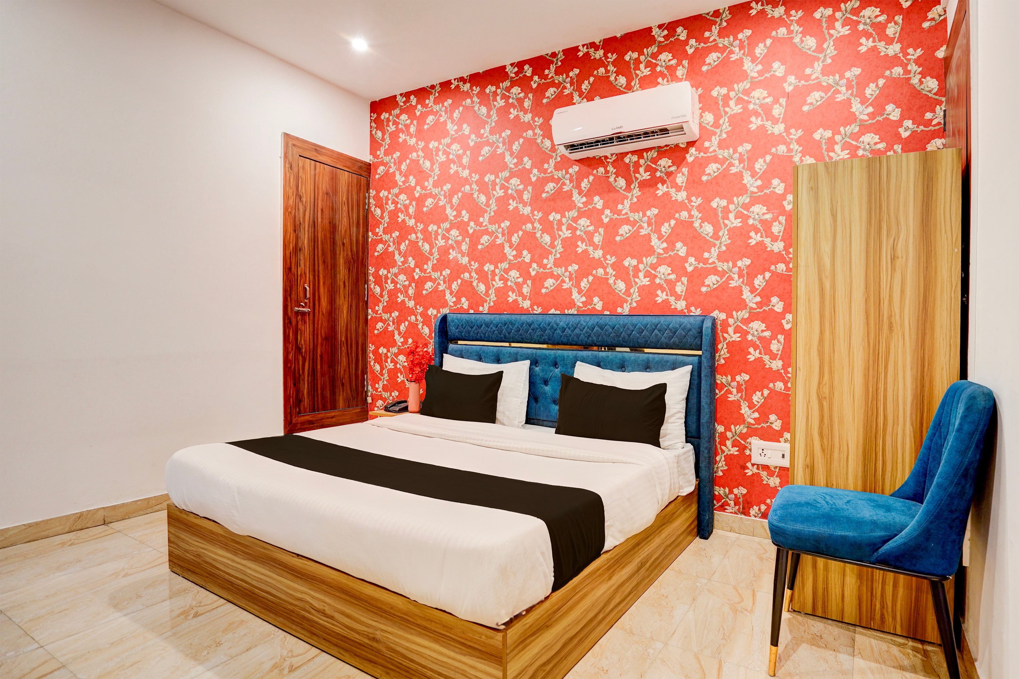 Townhouse NOIDA BUSINESS SUITES - Tap to explore photos