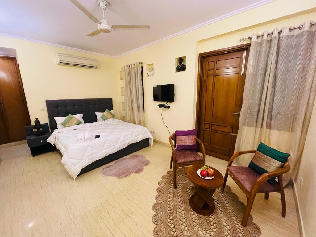 Fortune Home Service Apartment 4Bhk D36 Saket - Tap to explore photos