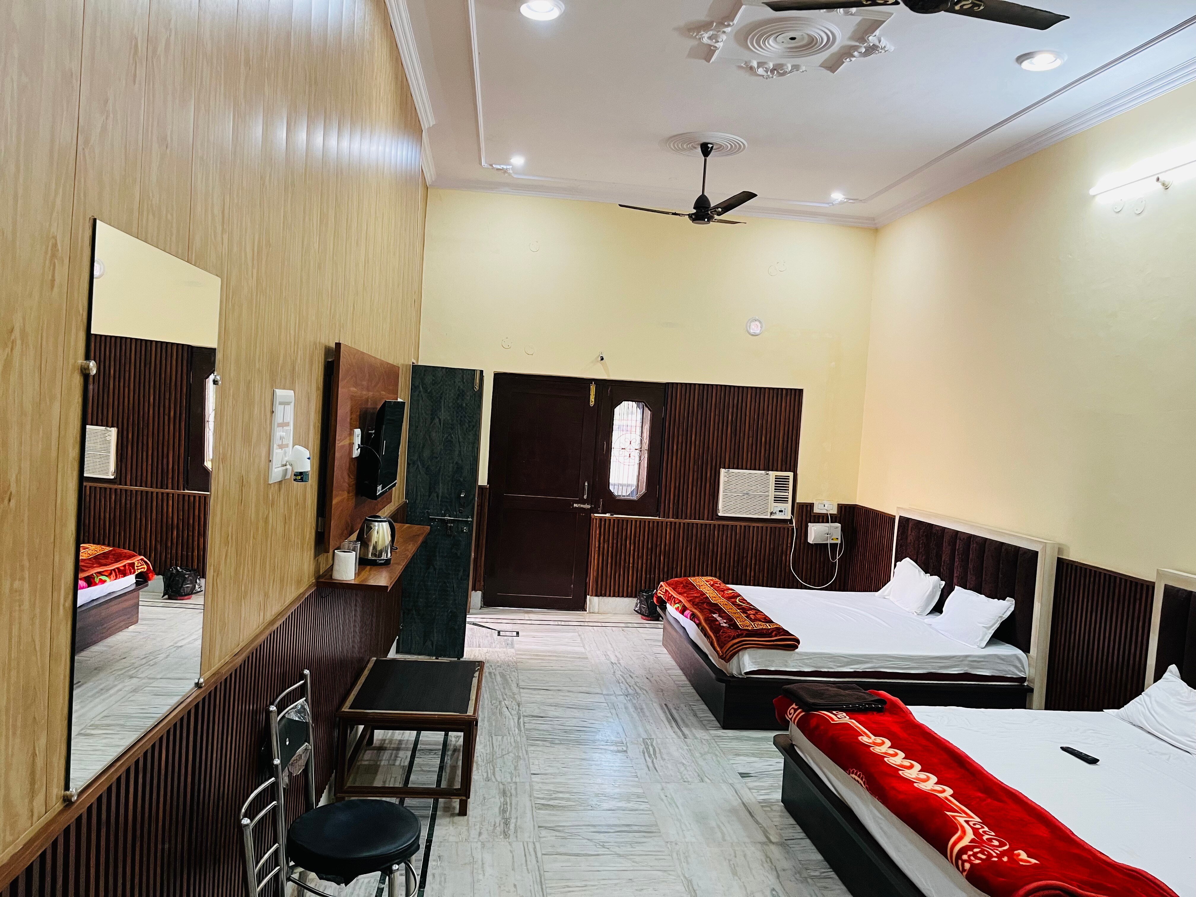 SHRI RADHA KRISHNA BHAWNAM RAGHUNANDAN HOME STAY - Tap to explore photos