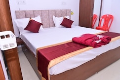 Hotel Kingspalace and dormitory, Vapi