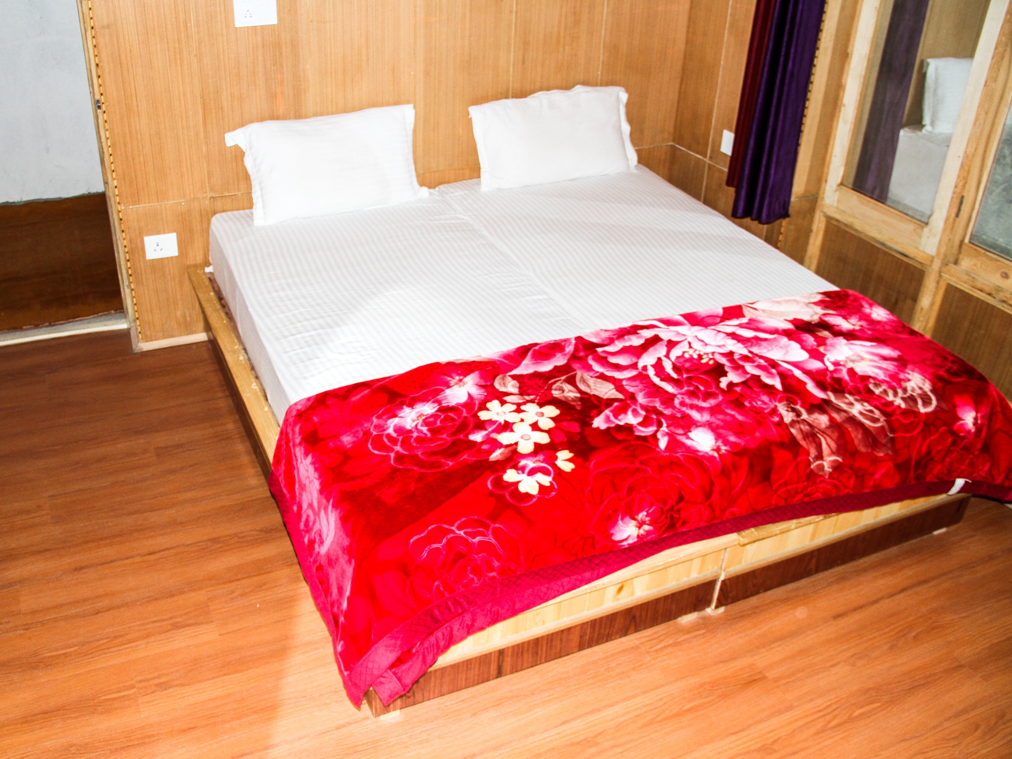 Hotel Real Siachen - Tap to explore photos