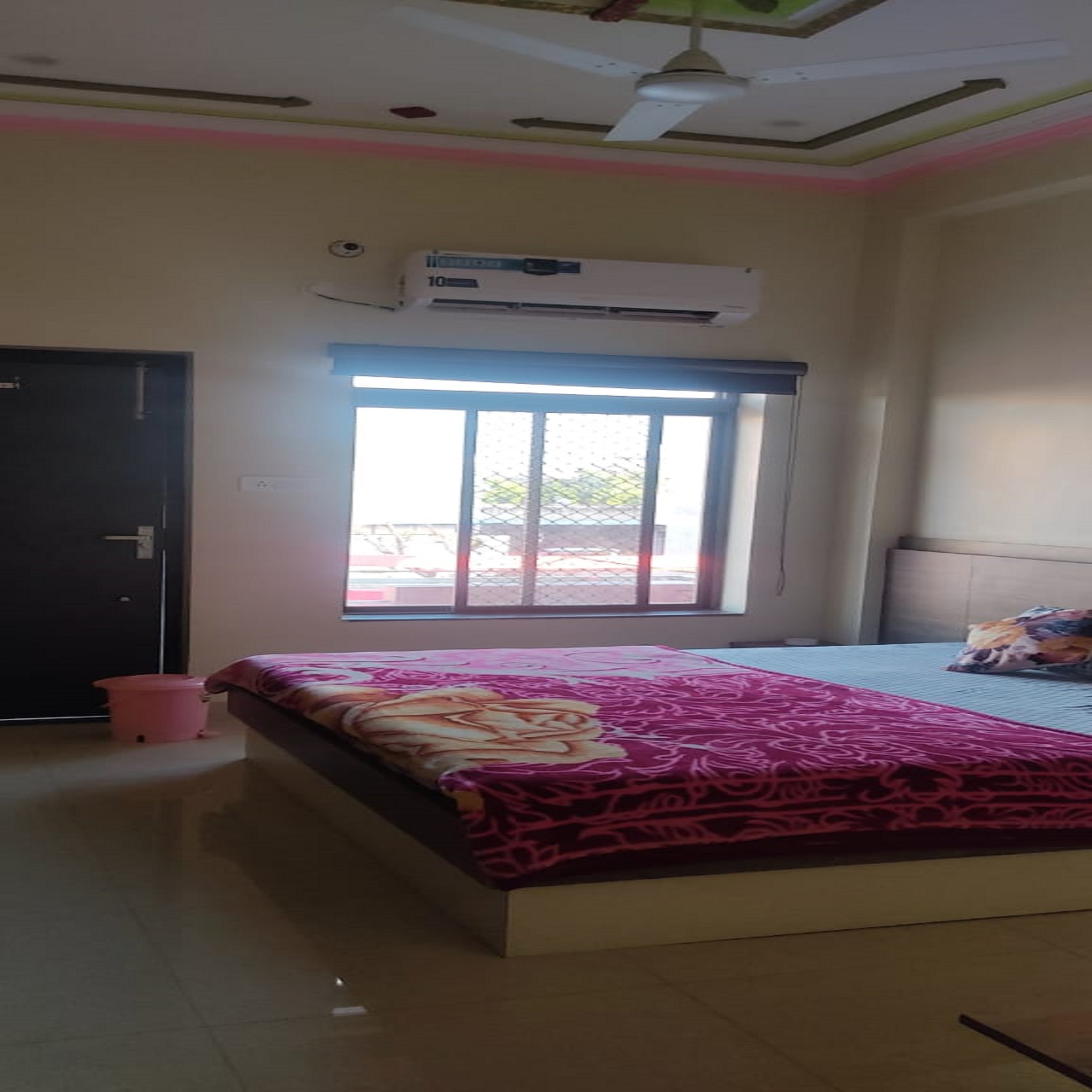 Hotel new rajmahal - Tap to explore photos