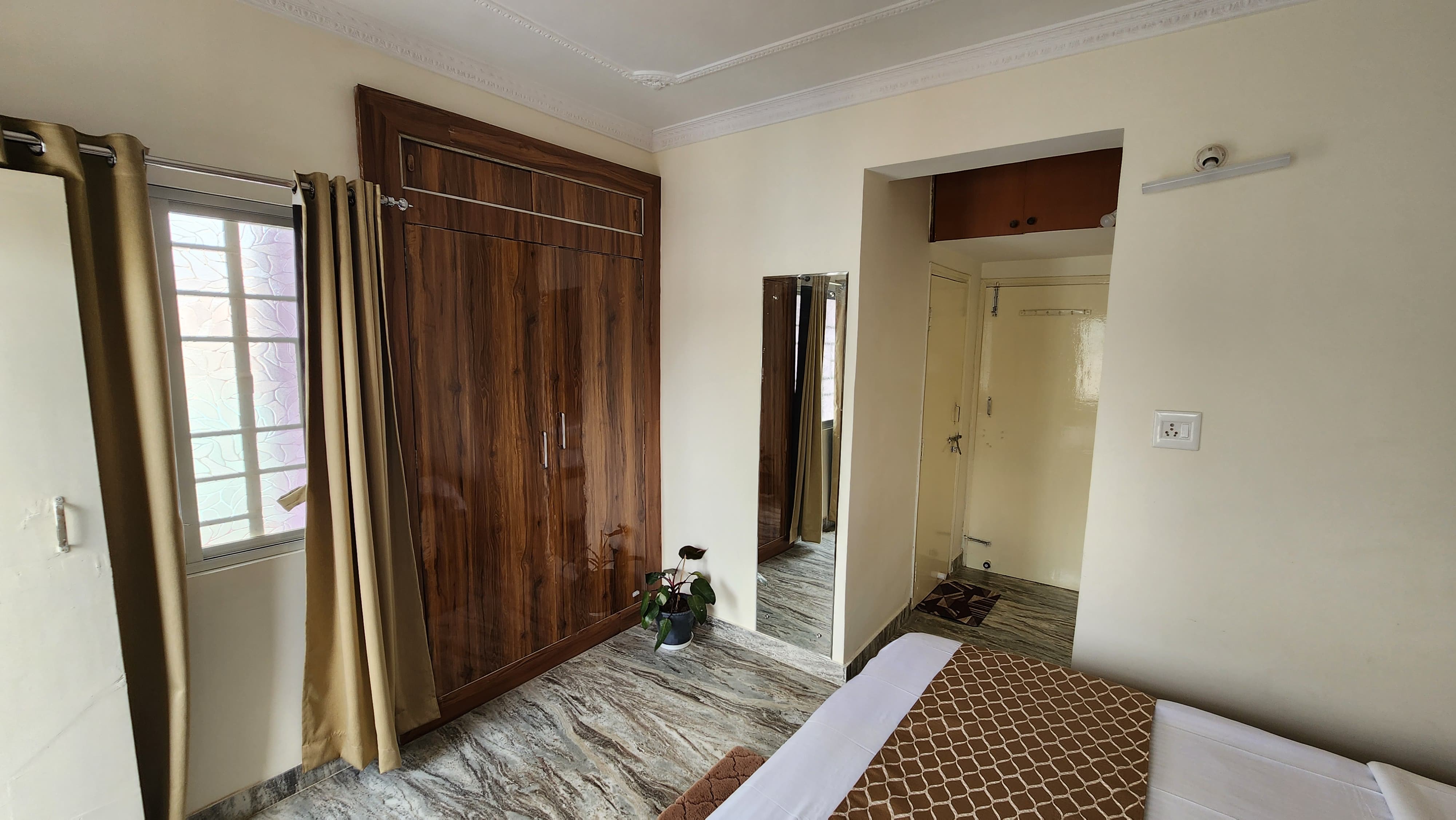Super Clean 1BHK/2BHK Convenient & Prime Location - Tap to explore photos