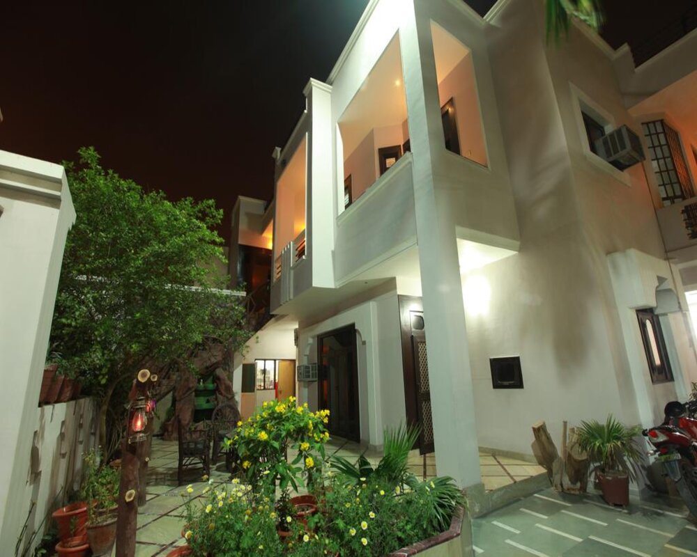 Sai Home Stay (Bed and Breakfast)Near TajMahal - Tap to explore photos