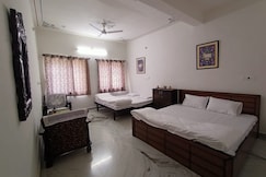 Little Pichola Homestay |Rooms & Caretaker|, Udaipur
