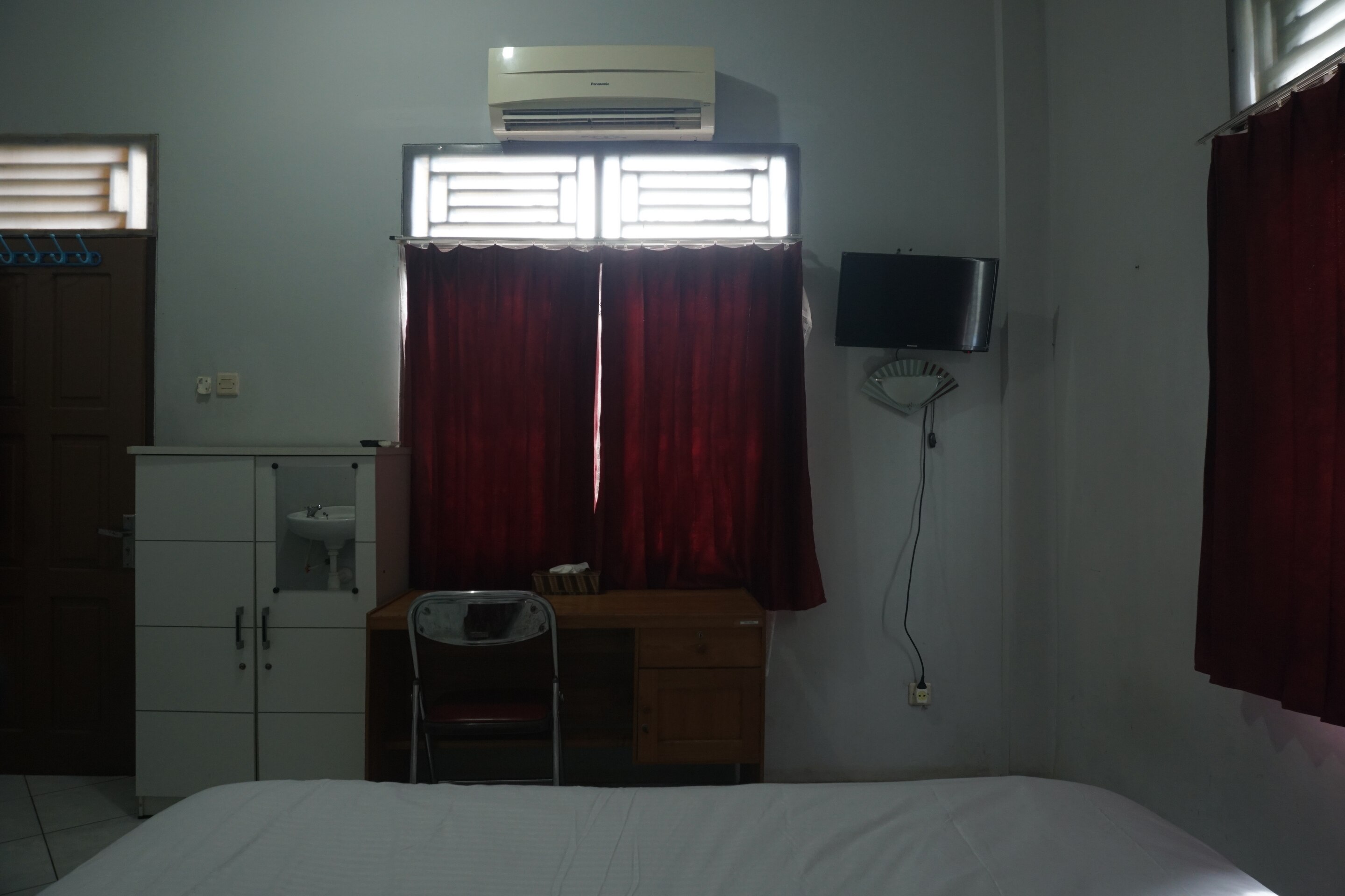 OYO 93528 Guest House Zidan 21 - Tap to explore photos