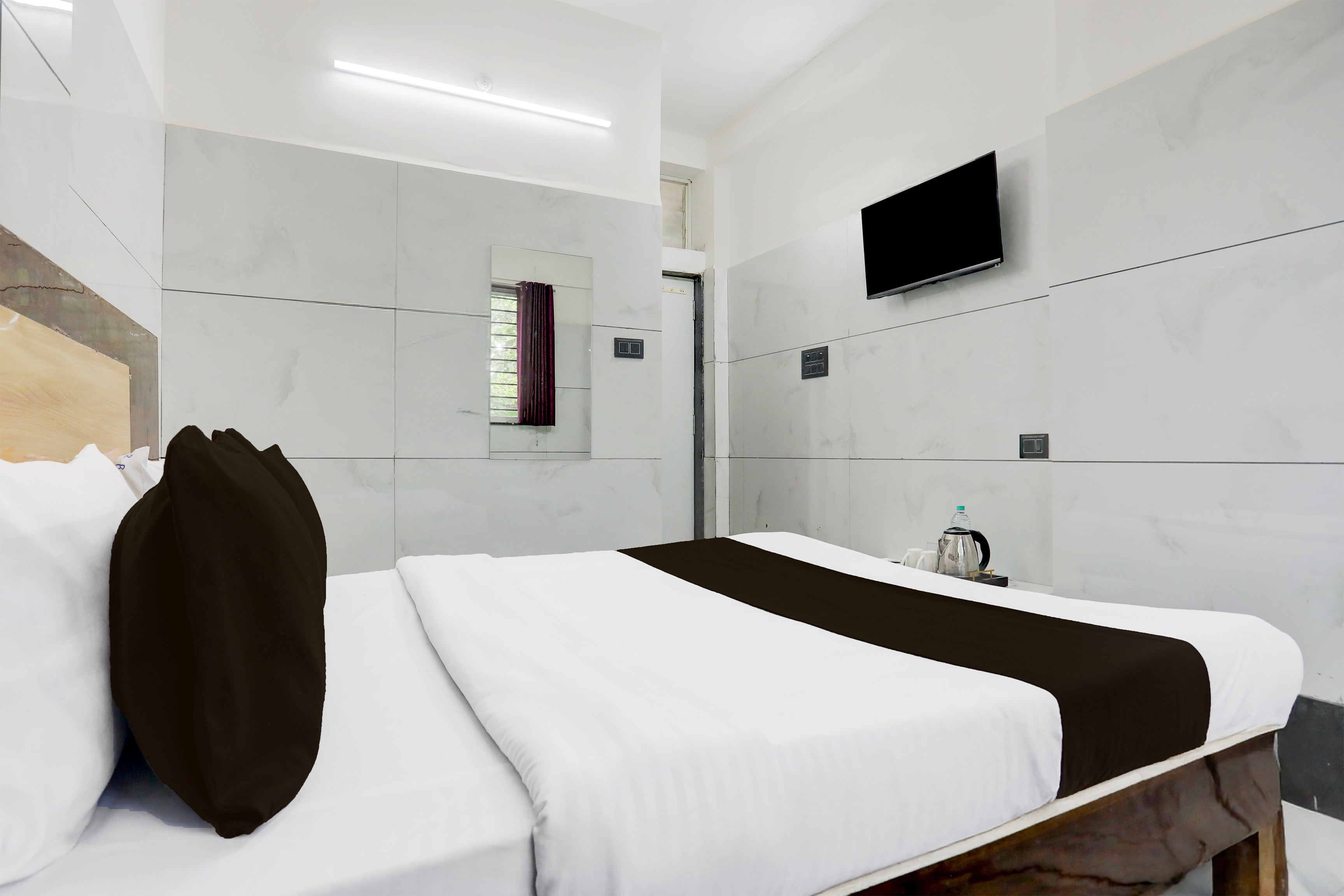Hotel O Univers Inn - Tap to explore photos