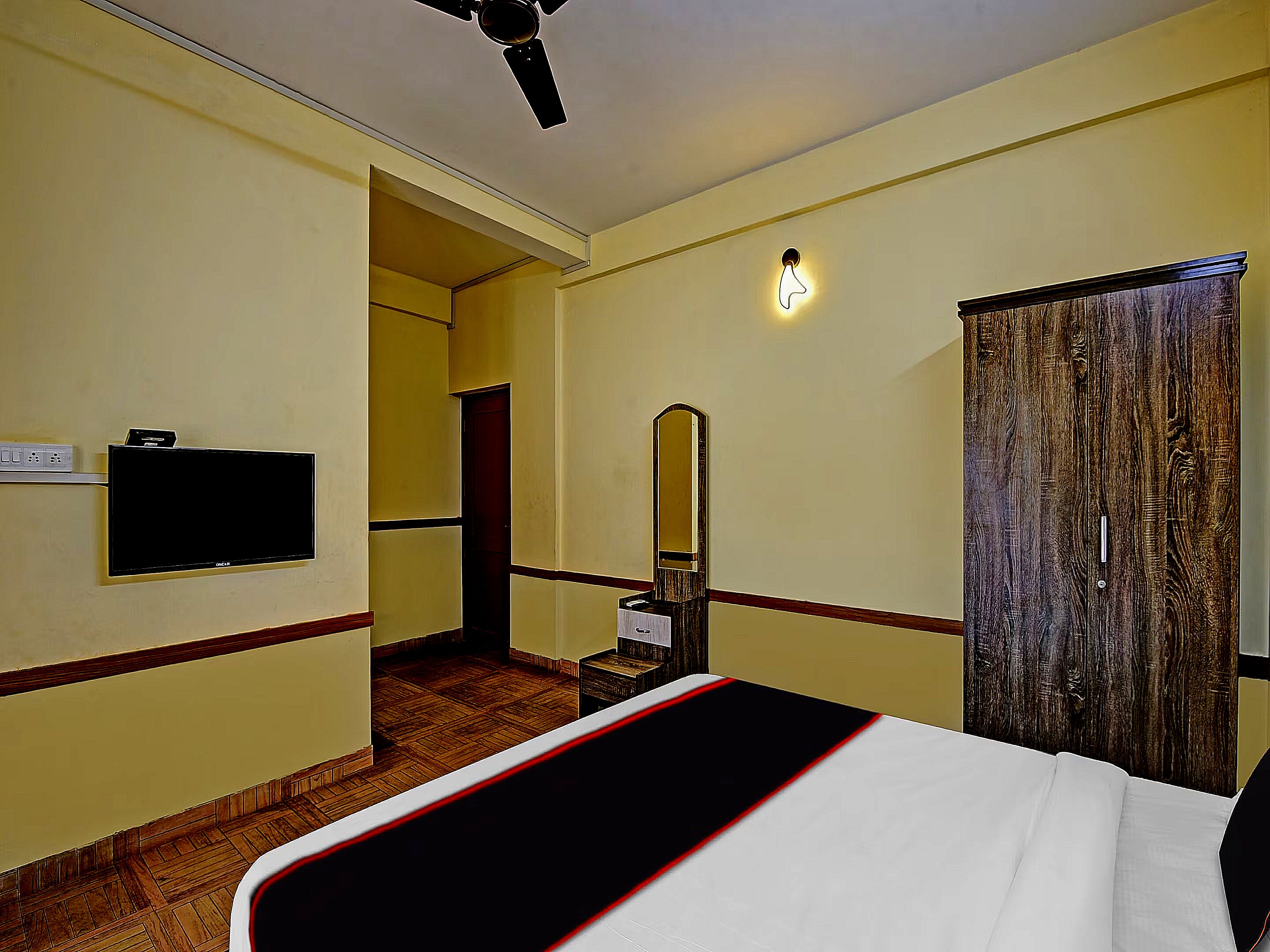 Collection O EXPRESS SUITES - Tap to explore photos
