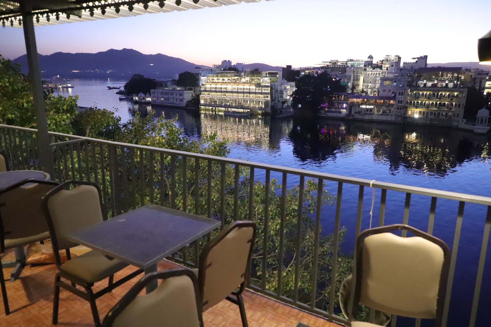 Hotel Jheel Kinara - Tap to explore photos