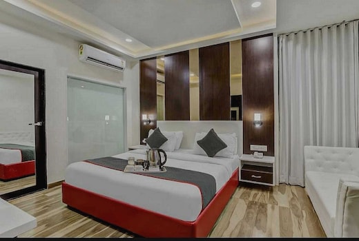 Hotel O Raas Near Peera garhi Metro Station