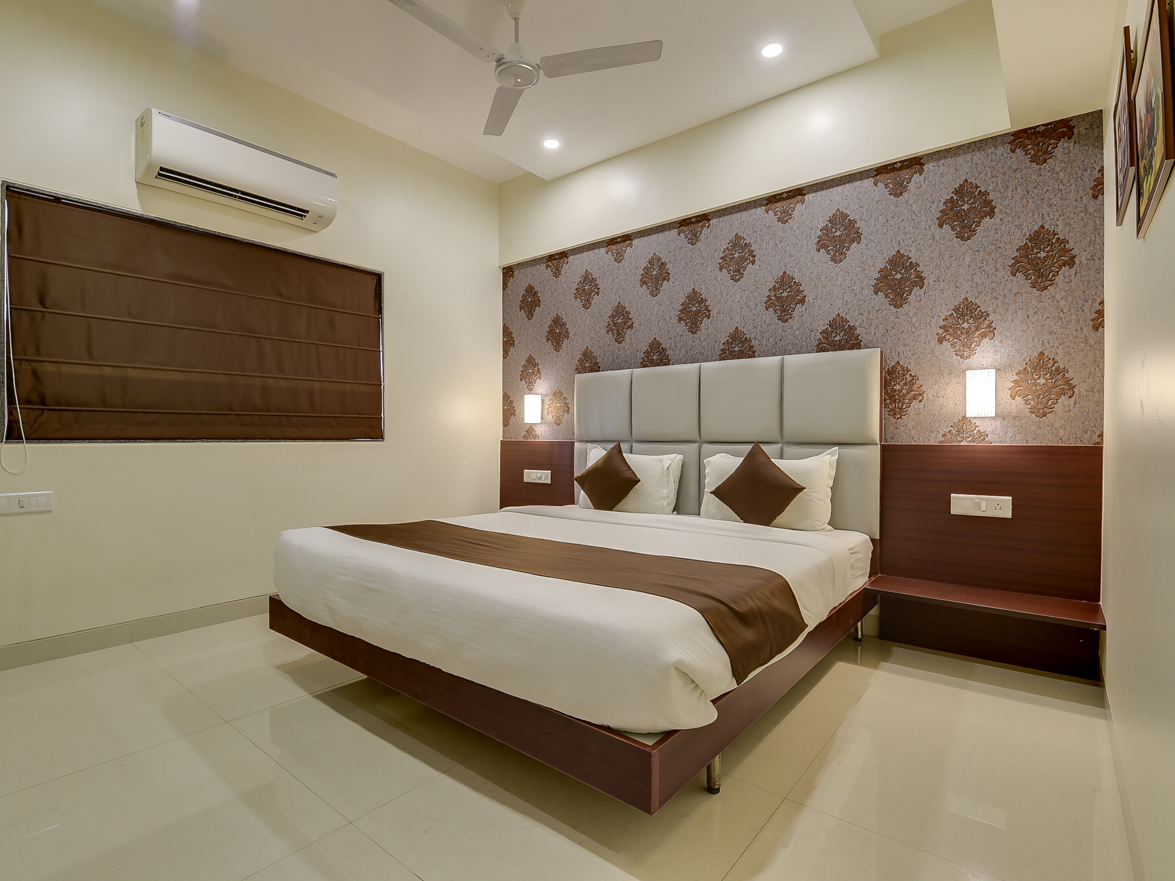 Deluxe King Bed Room 1