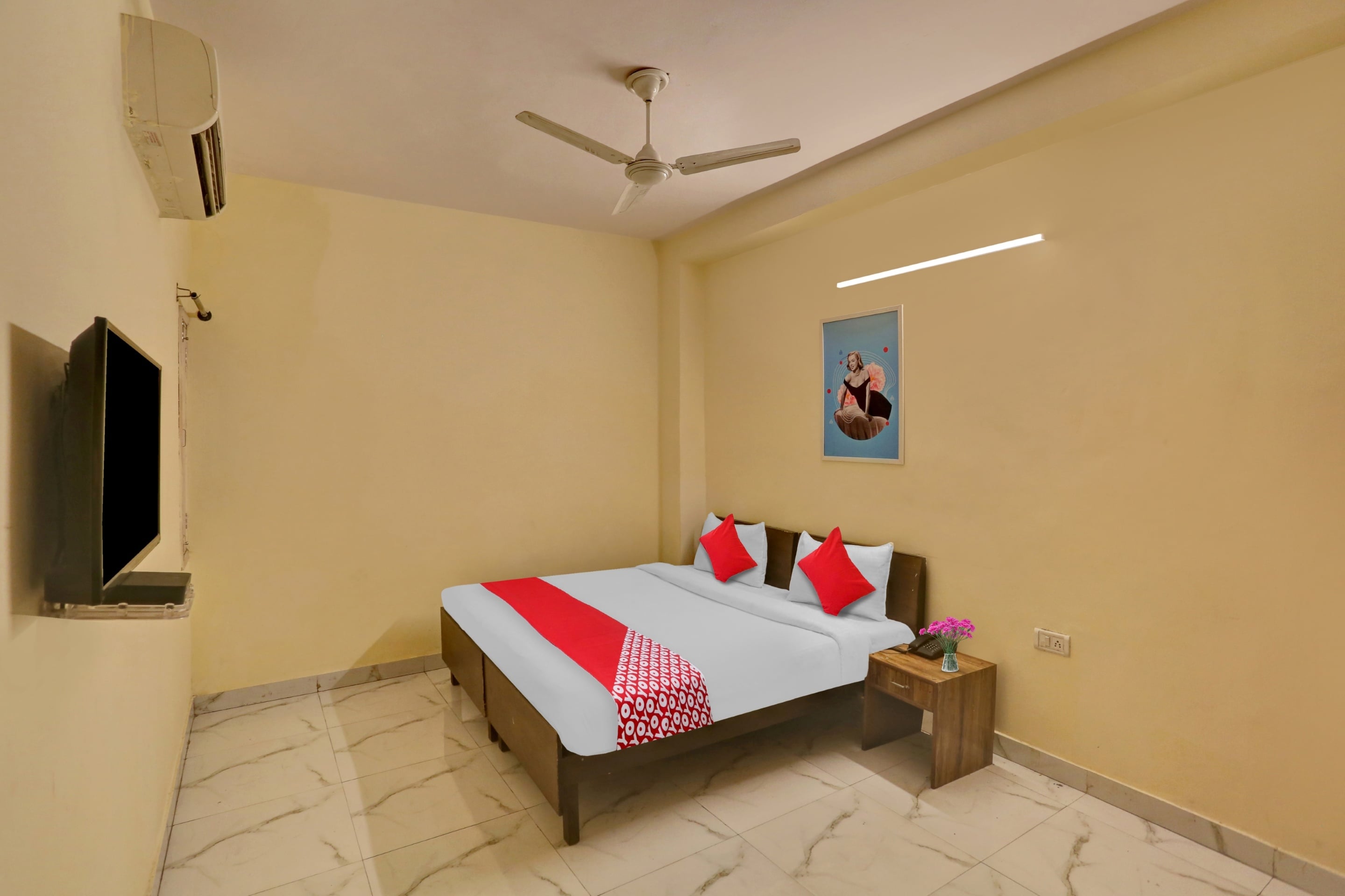 Hotel O Raas Near Hira Sweet - Tap to explore photos