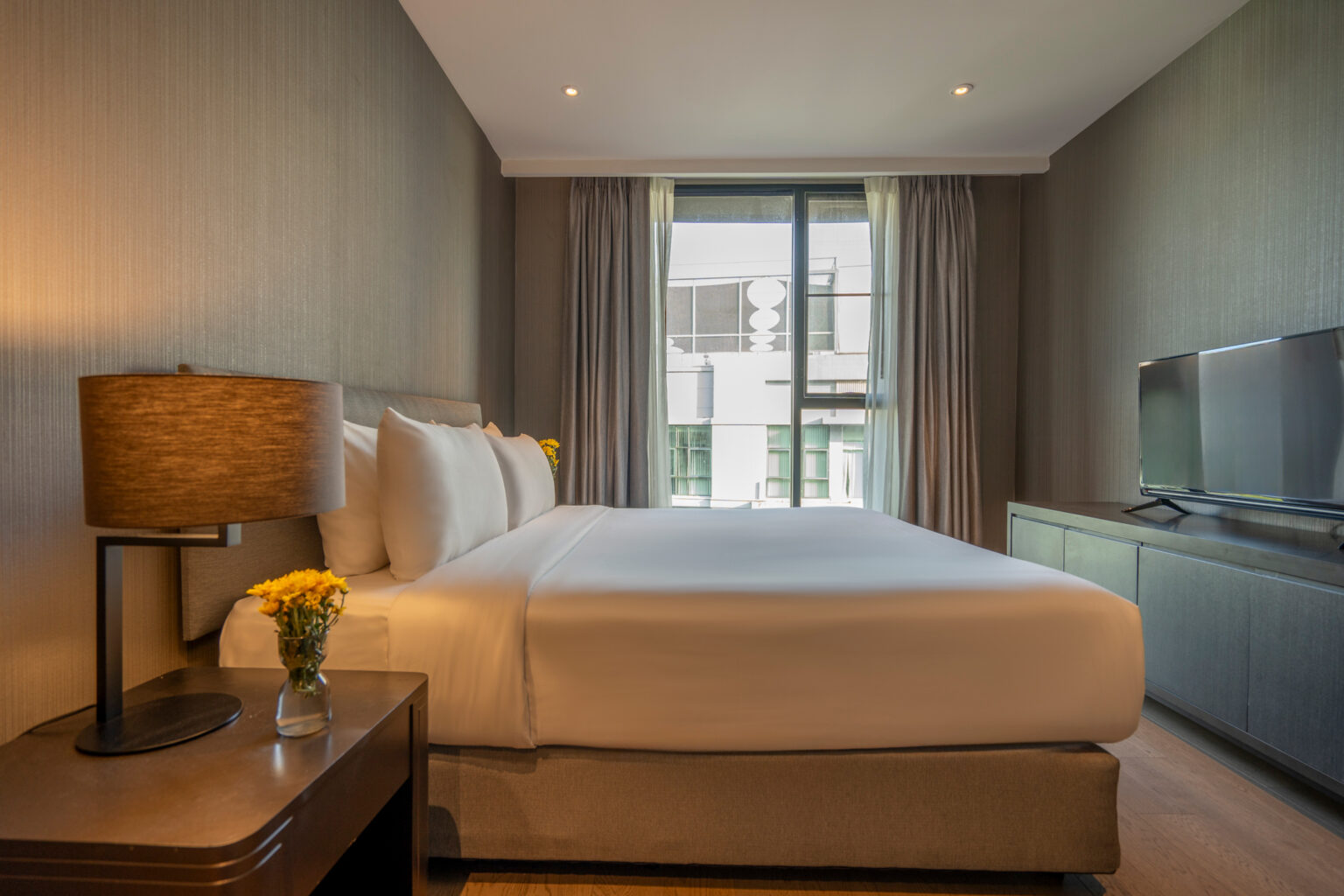 Walton Suites Sukhumvit - Tap to explore photos