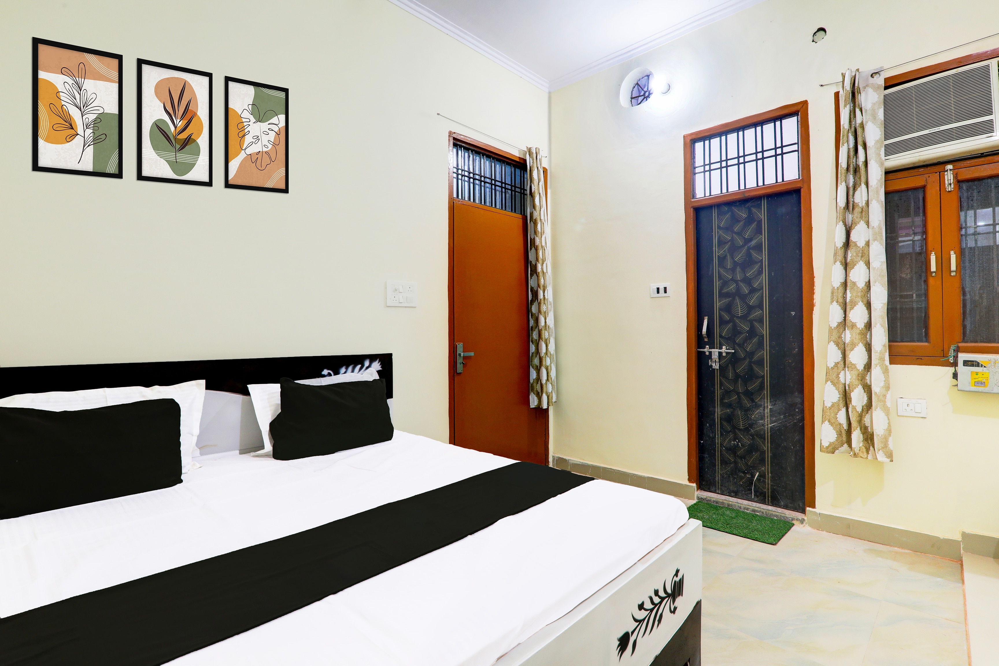 Hotel O 83143 Shyam Palace - Tap to explore photos