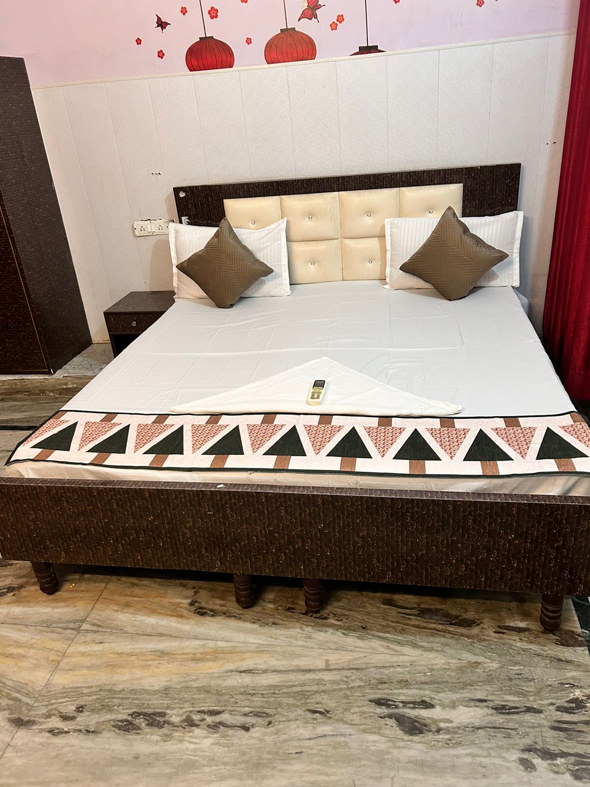 Hotel Shubh Inn Gomtinagar - Tap to explore photos