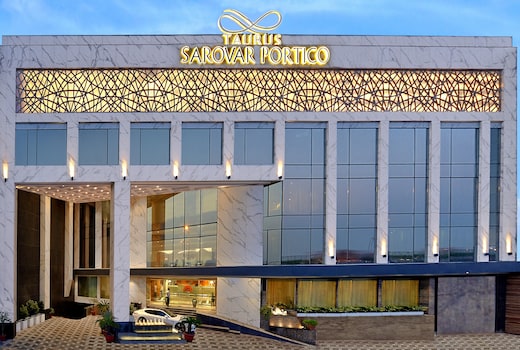 Taurus Sarovar Portico
