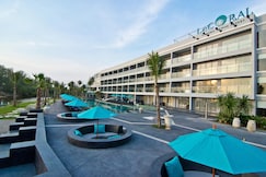 Le Coral Beach Resort & Cafe, Phanom