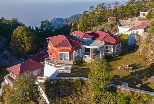 StayVista | Albert Lodge & Cottage w/ BBQ & Bonfire
