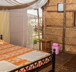 DOUBLE BED STANDARD ROOM