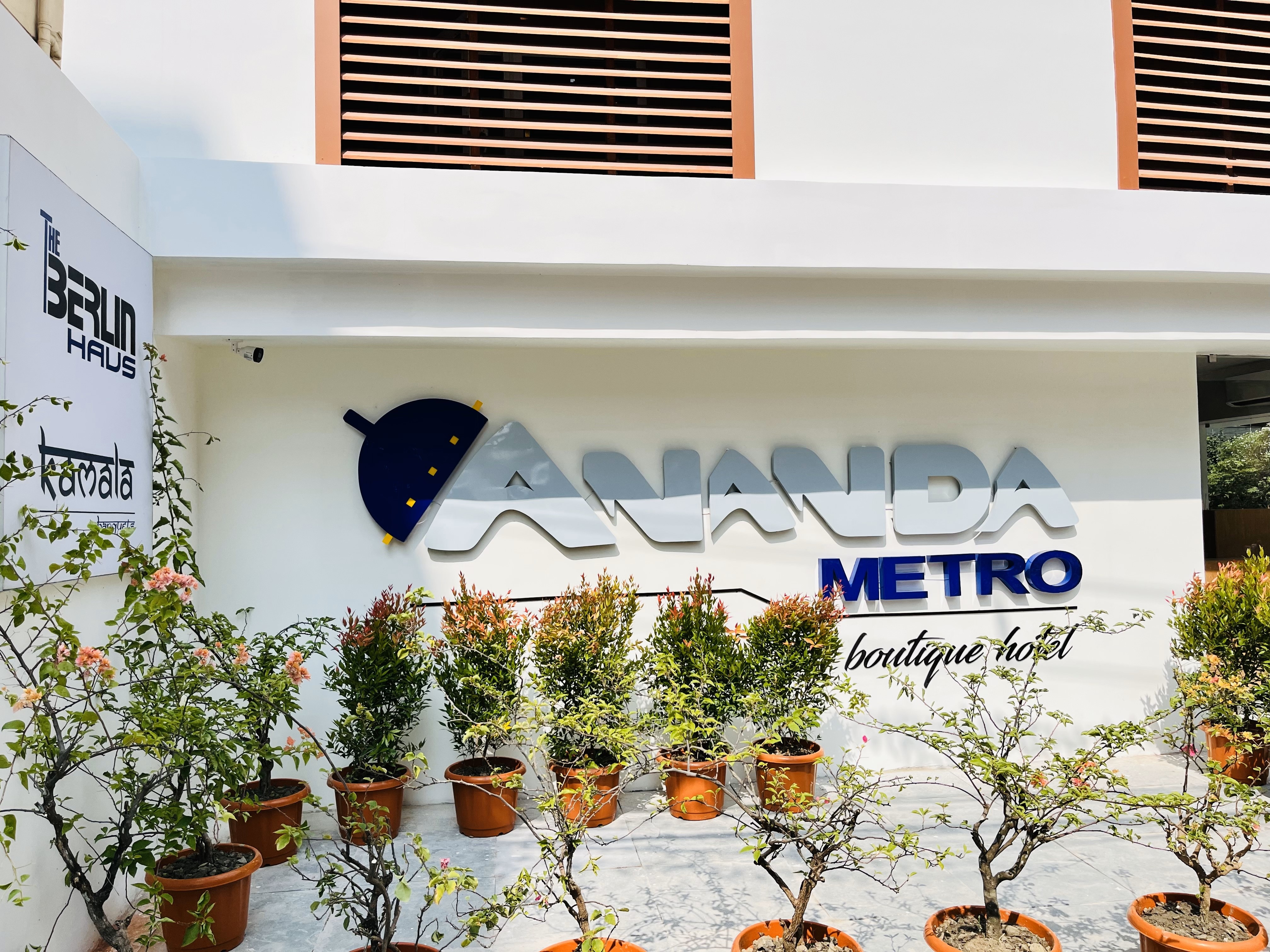 Ananda Metro, Kolkata Metropolitan - Tap to explore photos