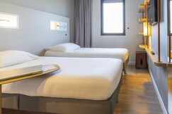 Ibis budget Saint-, Cher