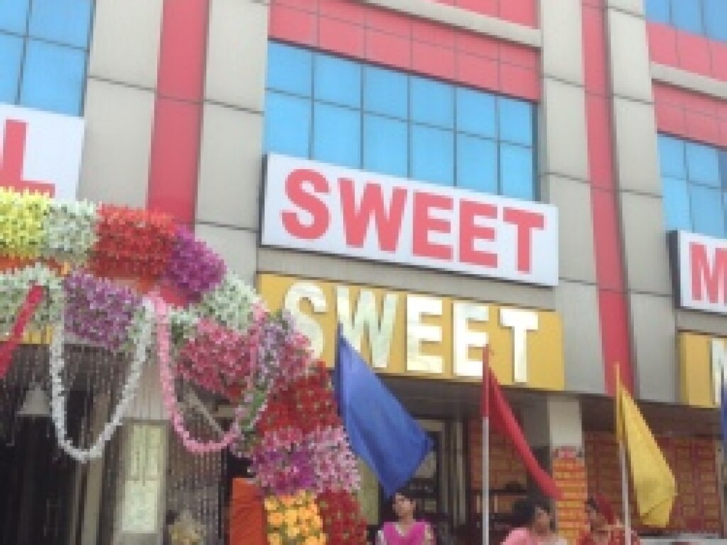 Hotel Sweet Milan - Tap to explore photos