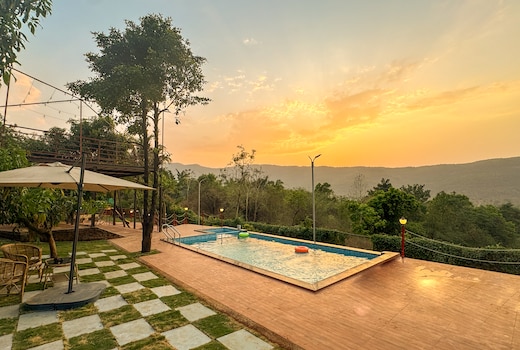 Red Roof Andeshe | Premium Rooms in a Villa