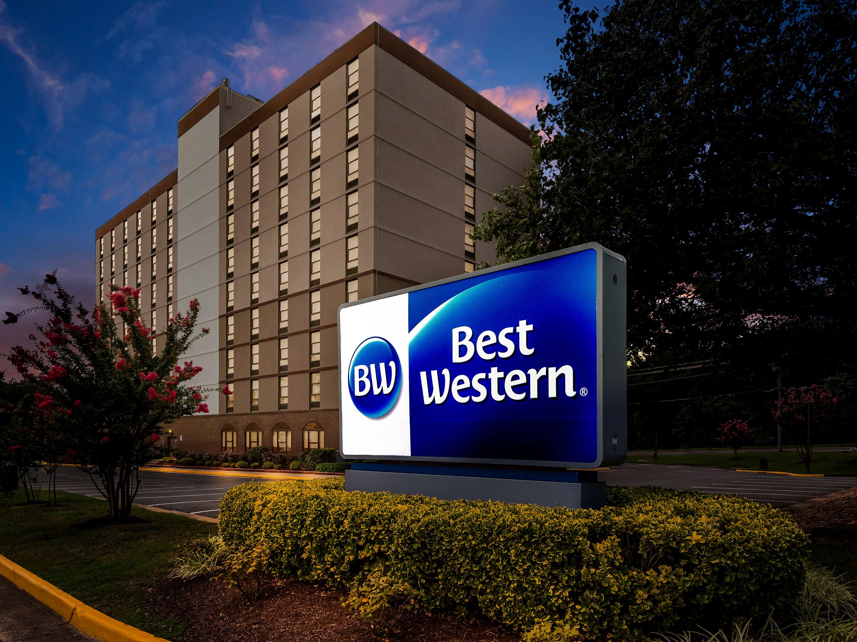 Best Western Potomac Mills - Tap to explore photos