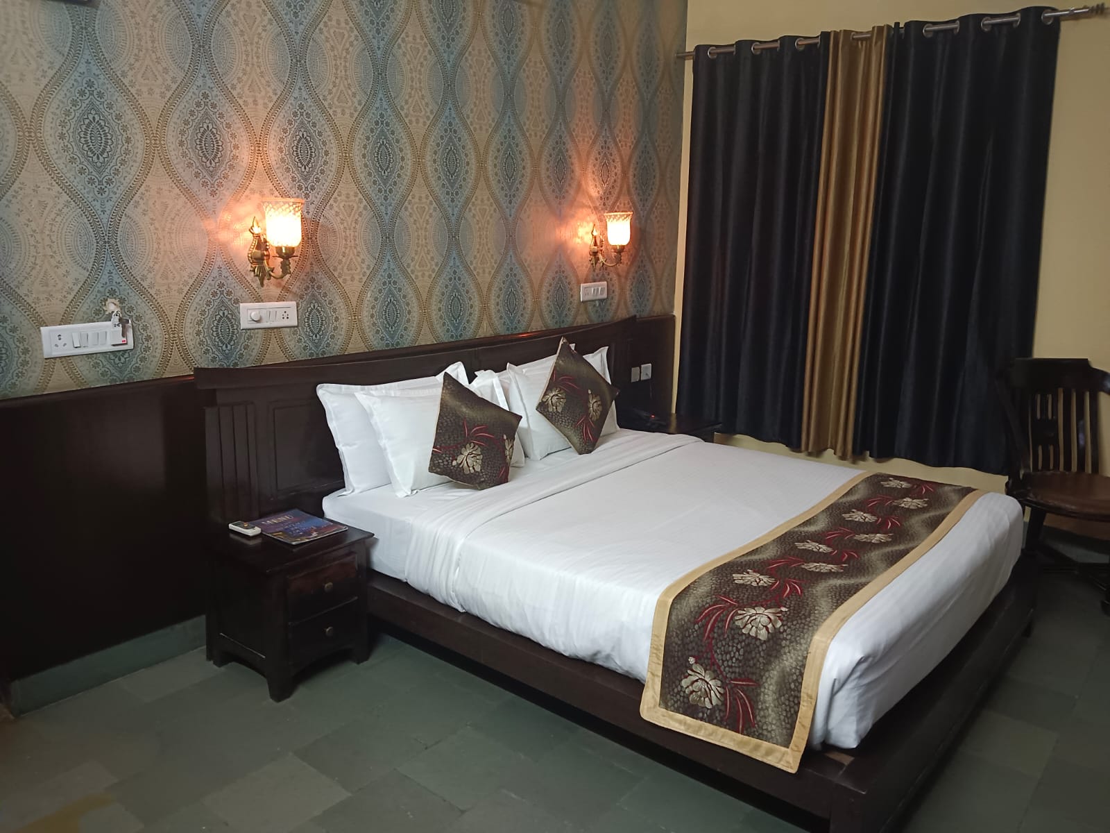 Hotel Indigo Heritage - Tap to explore photos