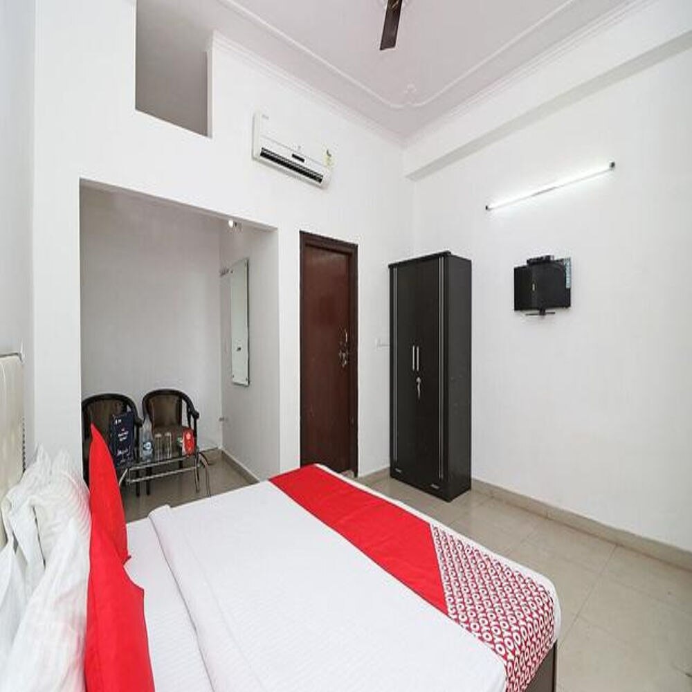 HOTEL SHREEJI SHIVALAY - Tap to explore photos