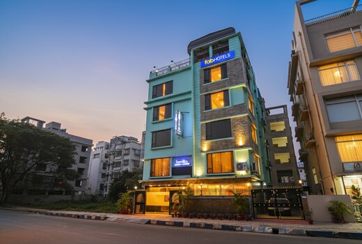 FabHotel Prime Familto - Near Bisarjan Ghat.